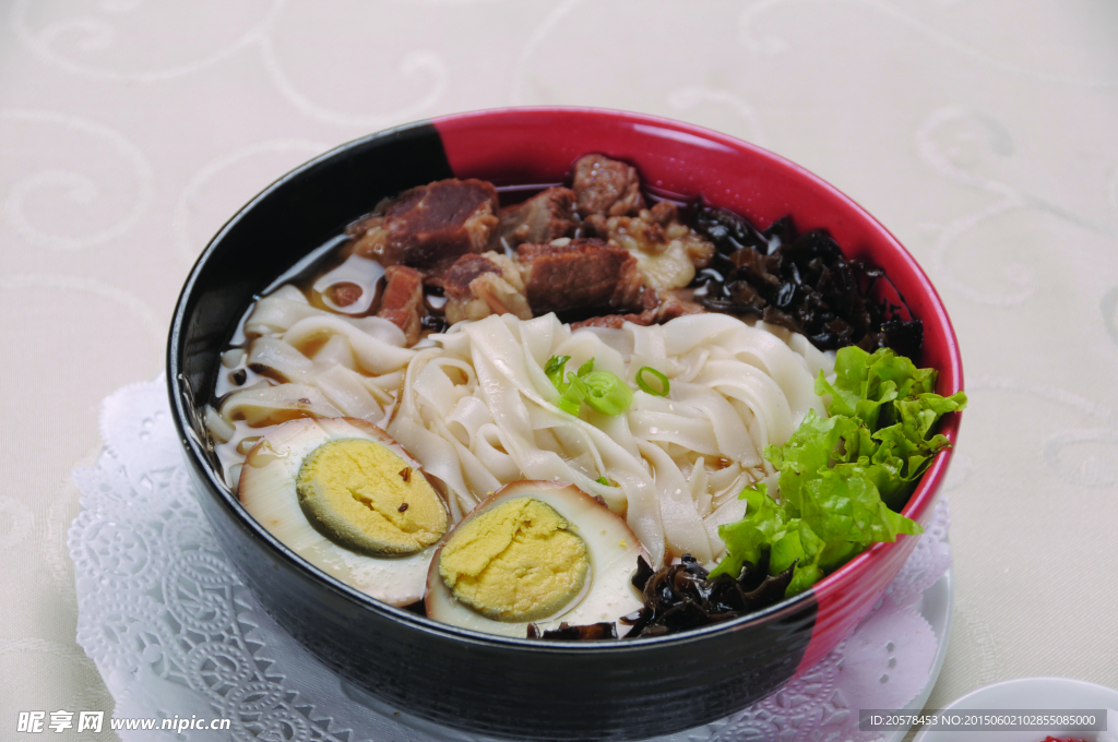 大骨鸡蛋面