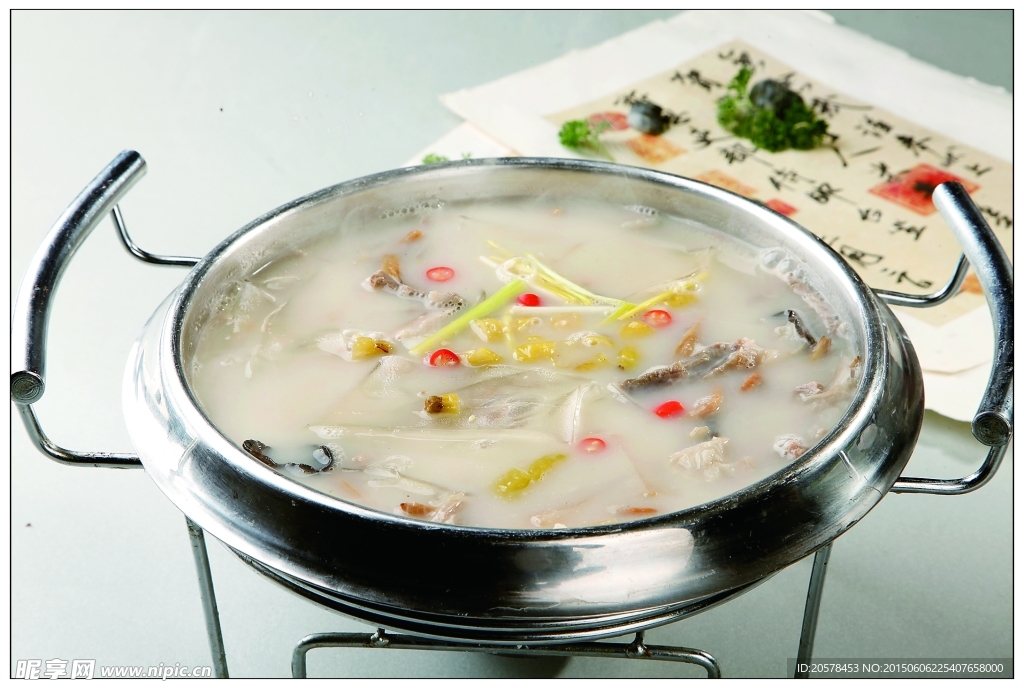山菌鸡汤炖鱼丸