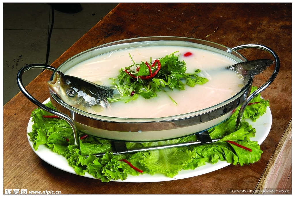 锅仔牛腩炖鲈鱼