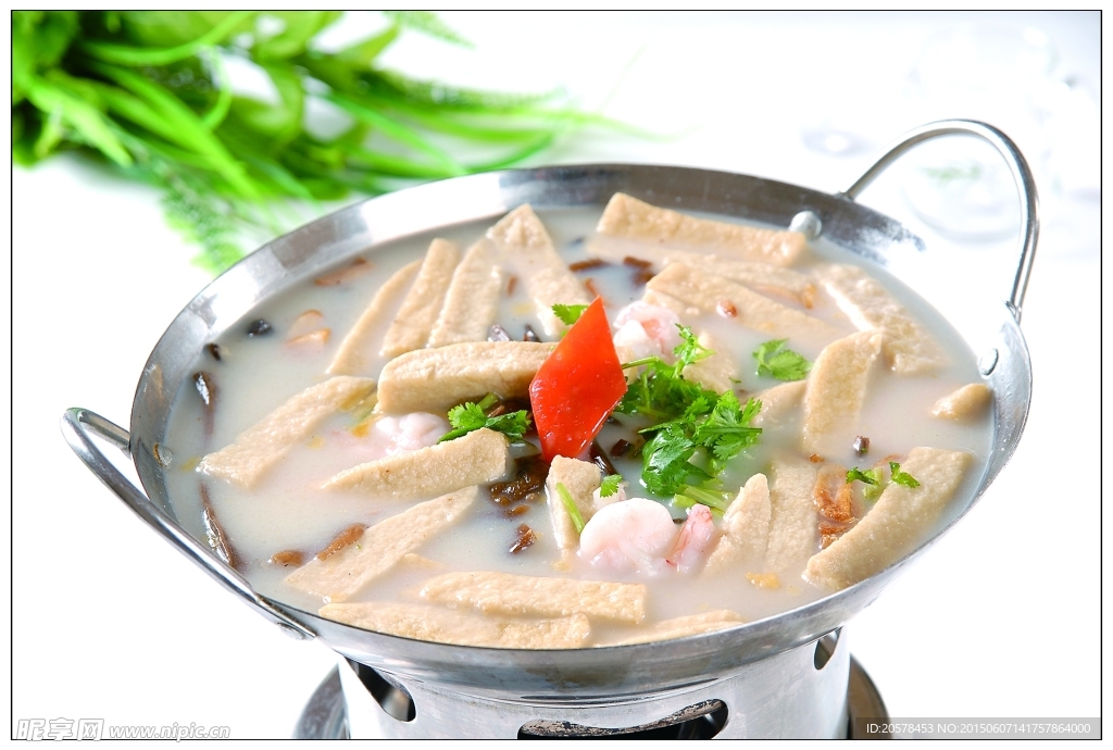 锅仔茶菇炖素鸡