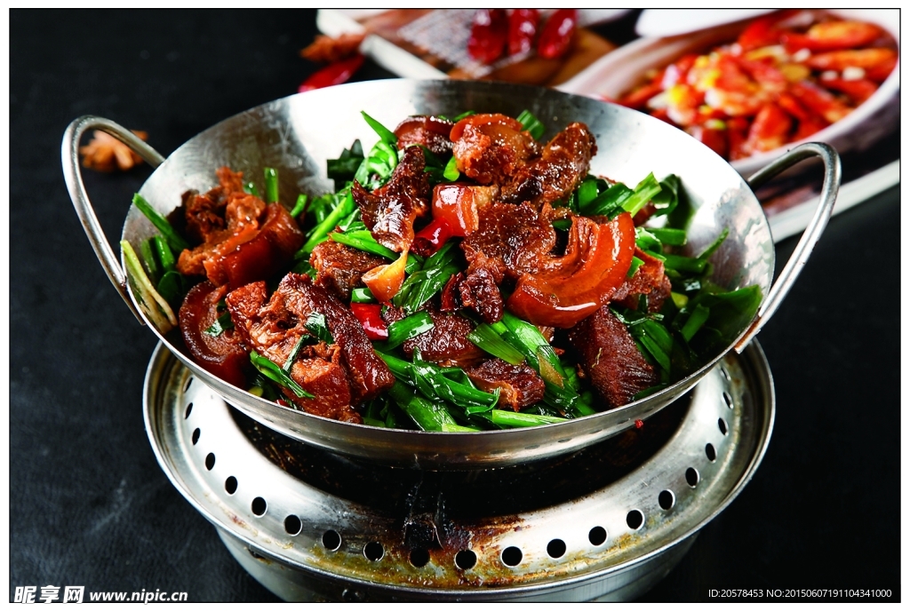 干锅韭菜焖罐肉