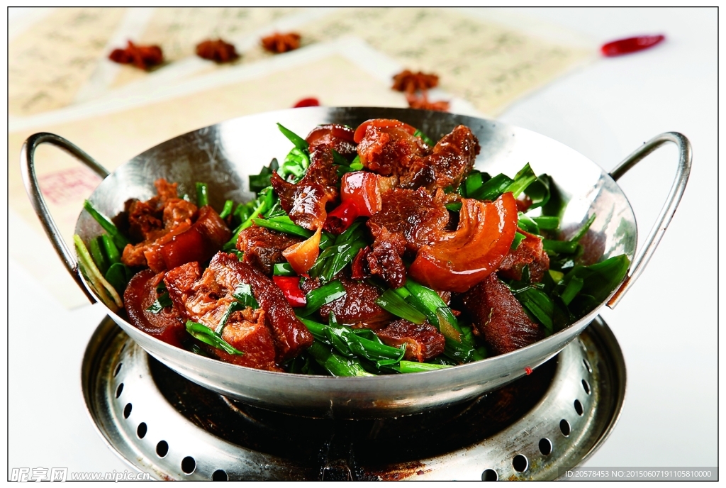 干锅韭菜焖罐肉