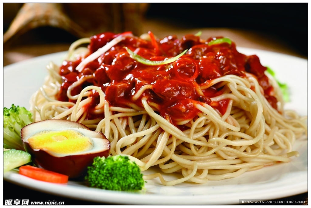 牛肉沙司拌面