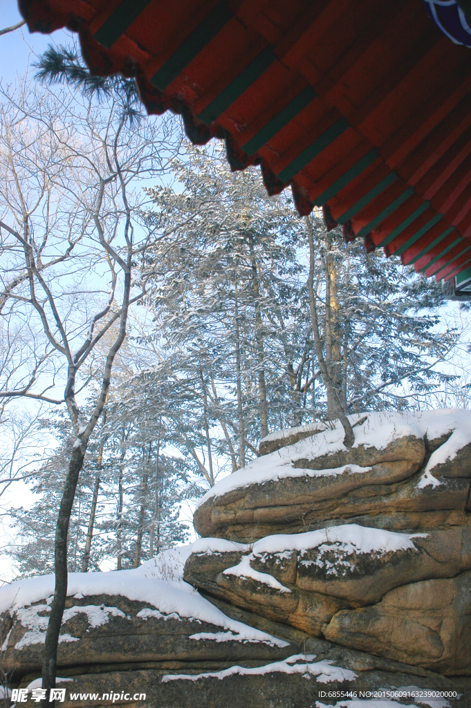 屋檐下