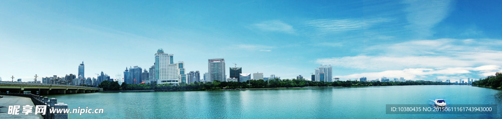 城市湖景