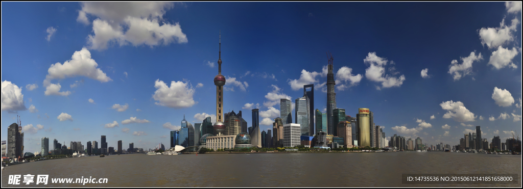 上海外滩陆家嘴全景