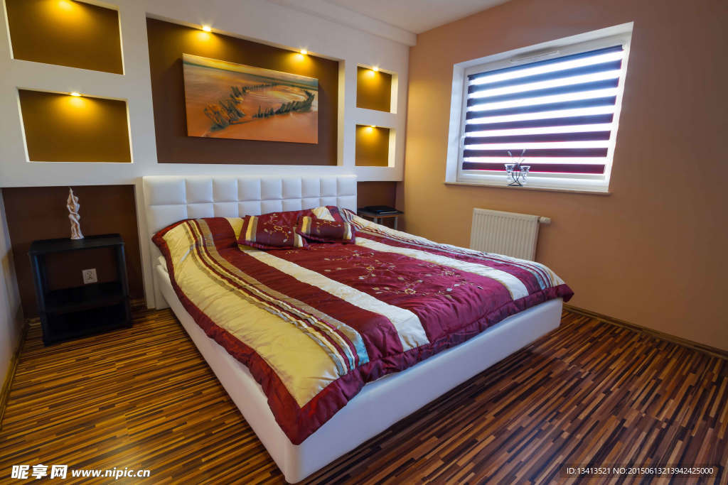 方格背景墙卧室