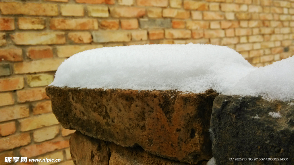 雪  砖墙