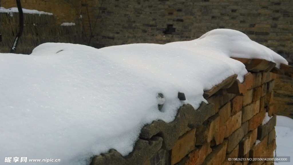 雪  砖墙
