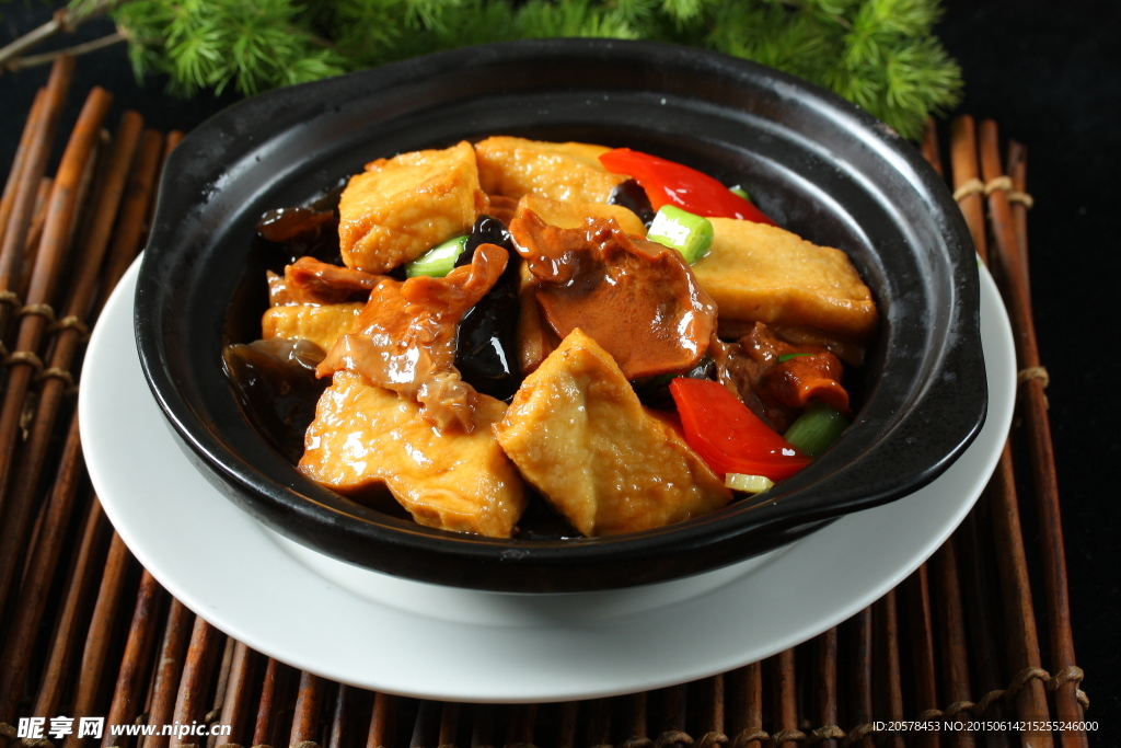 双耳冬菇焖豆腐