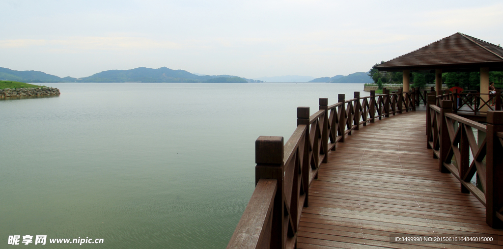 四明湖湖景