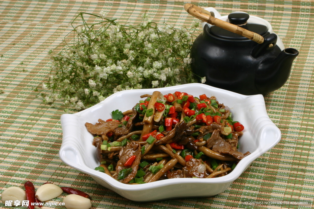 茶树菇炒牛肉野山椒炒牛肉