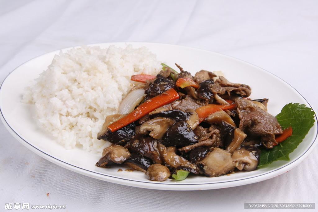 牛肉蘑菇盖饭