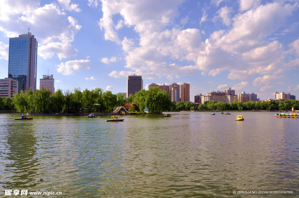 城市湖水景观