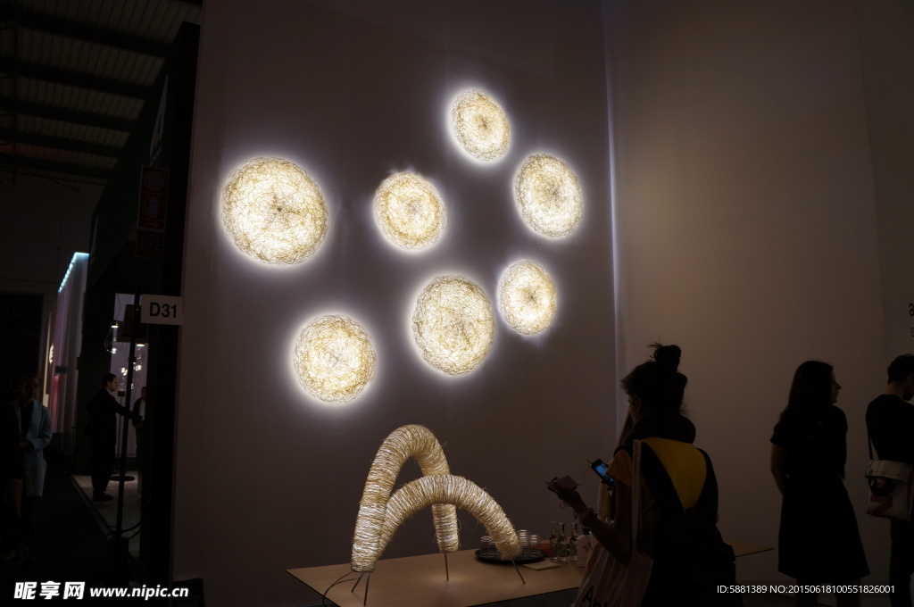 米兰设计展 壁灯 圆形
