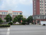伸缩门