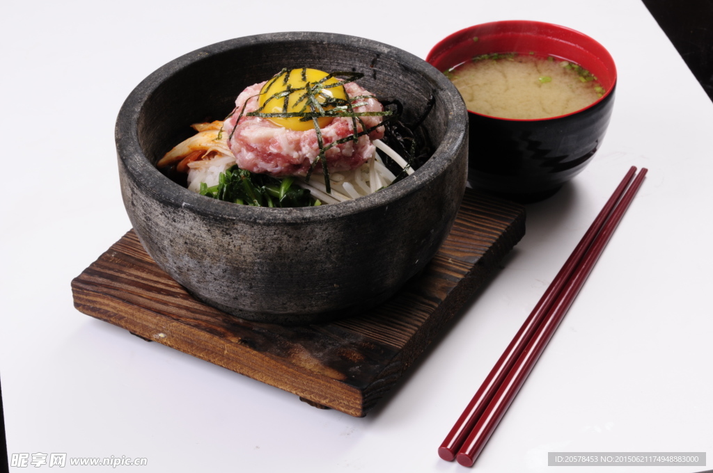 牛肉石锅拌饭