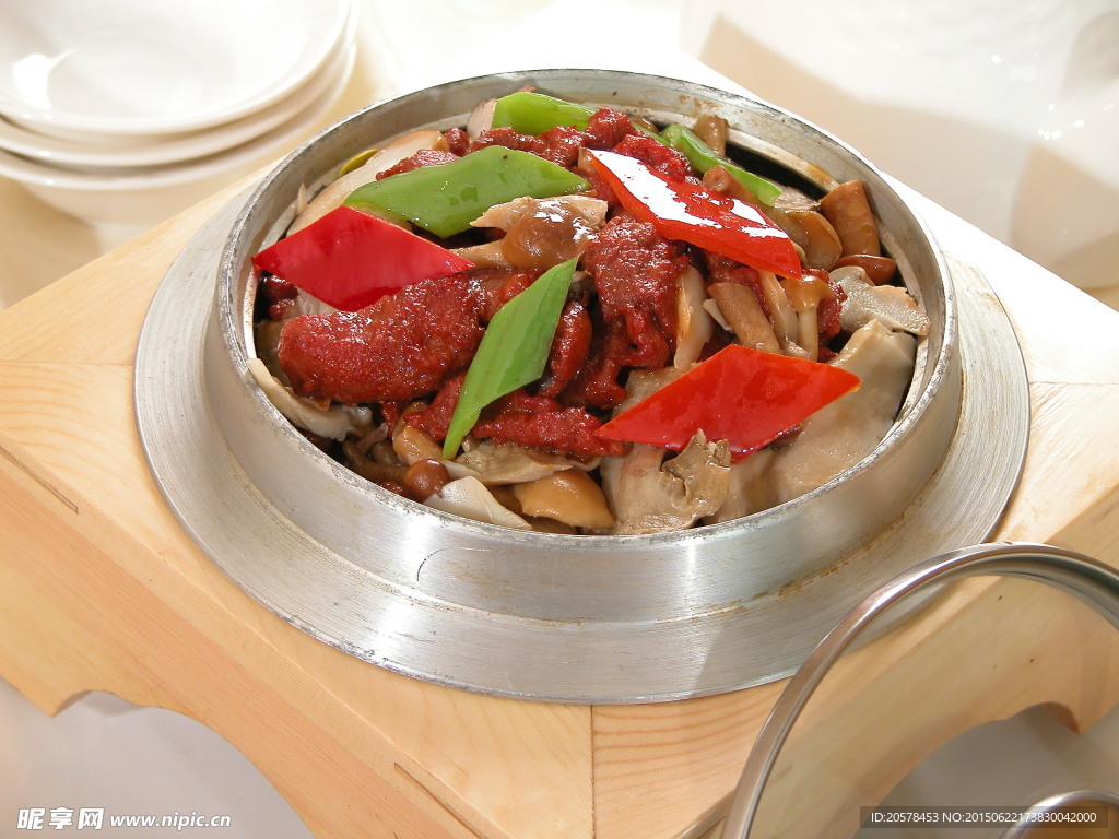 石锅山菌羊肉