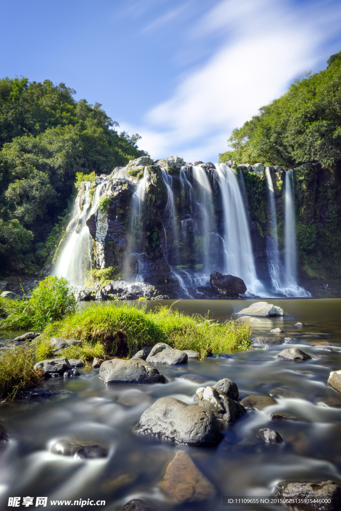 山水瀑布美景