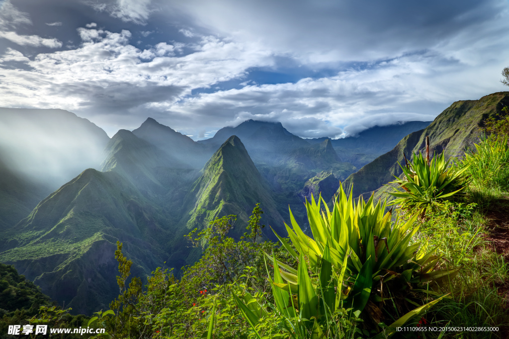 天空与高山