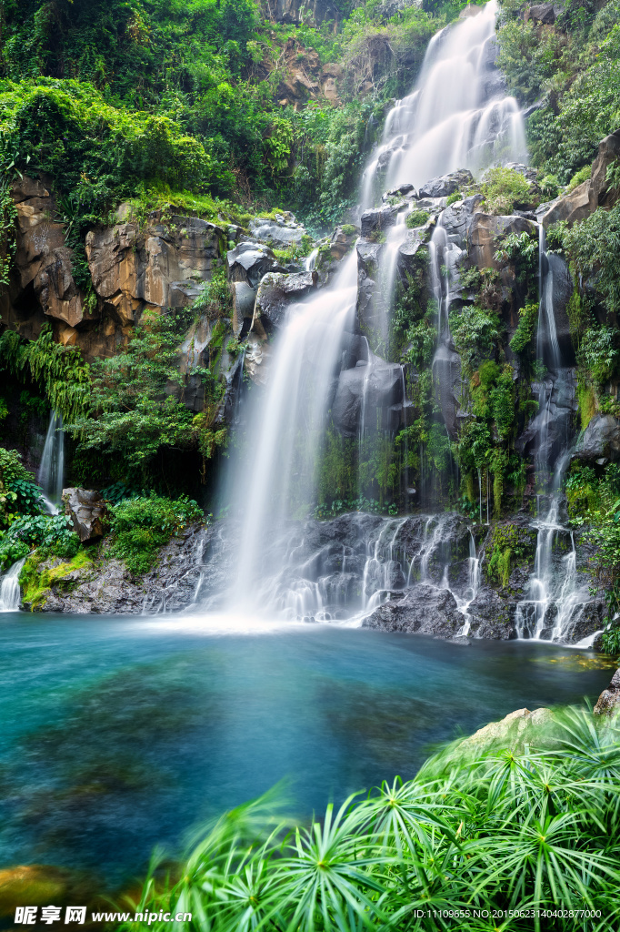 山水瀑布美景