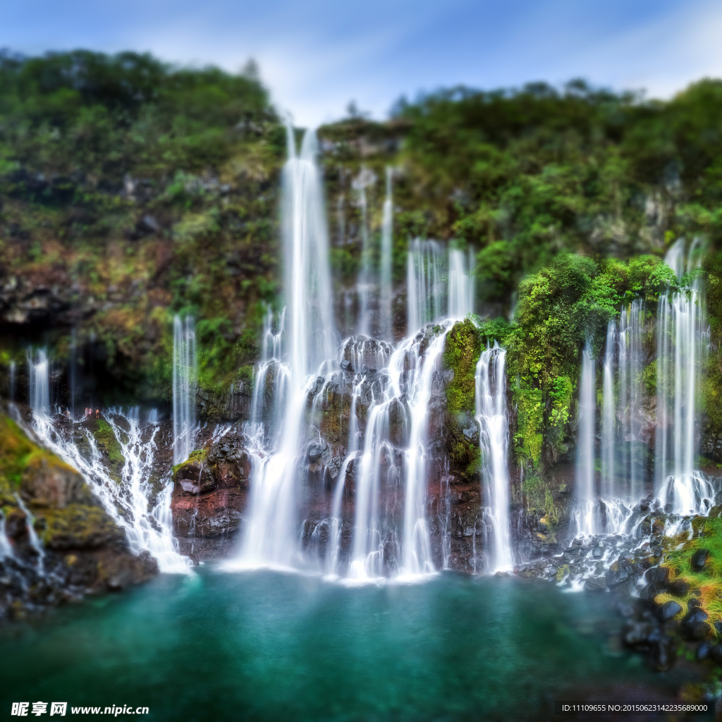 山水瀑布美景