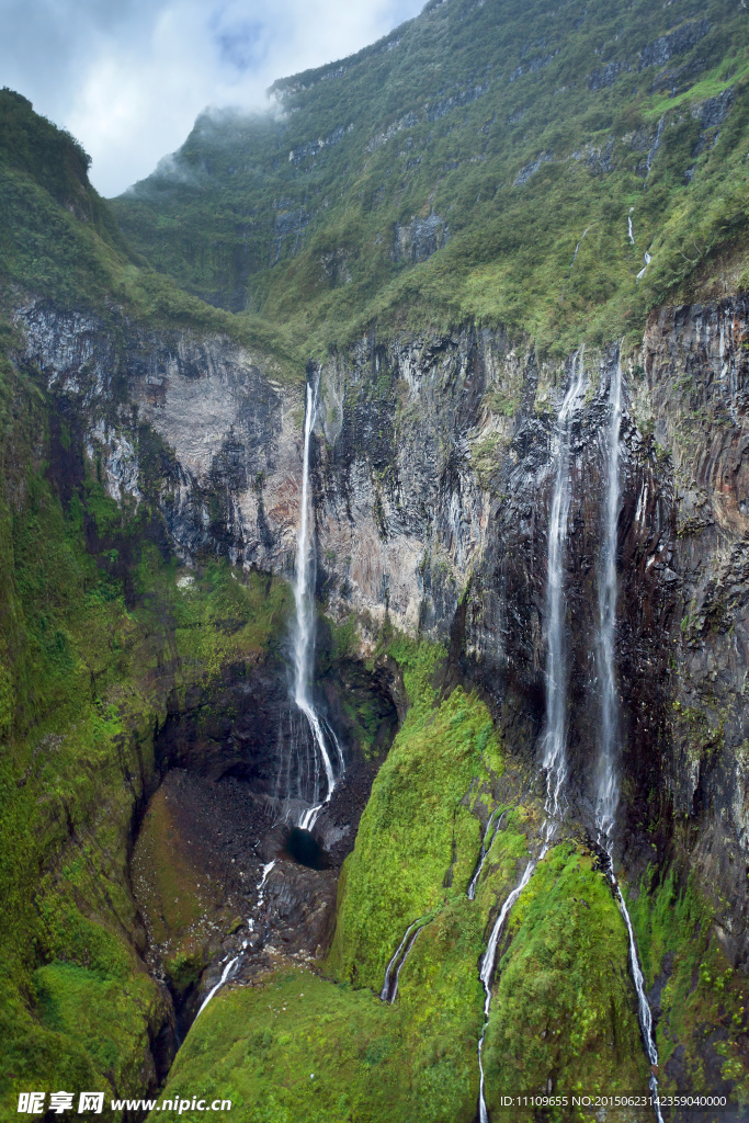 山水瀑布美景