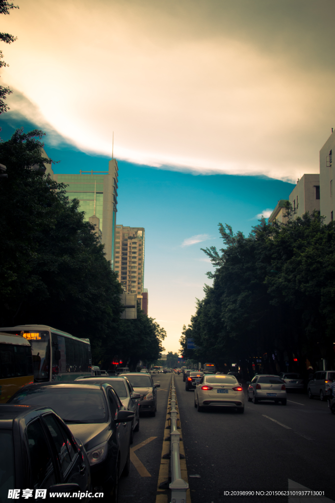 马路与蓝天