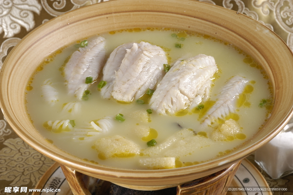 鲜鸡汤浸黄鱼