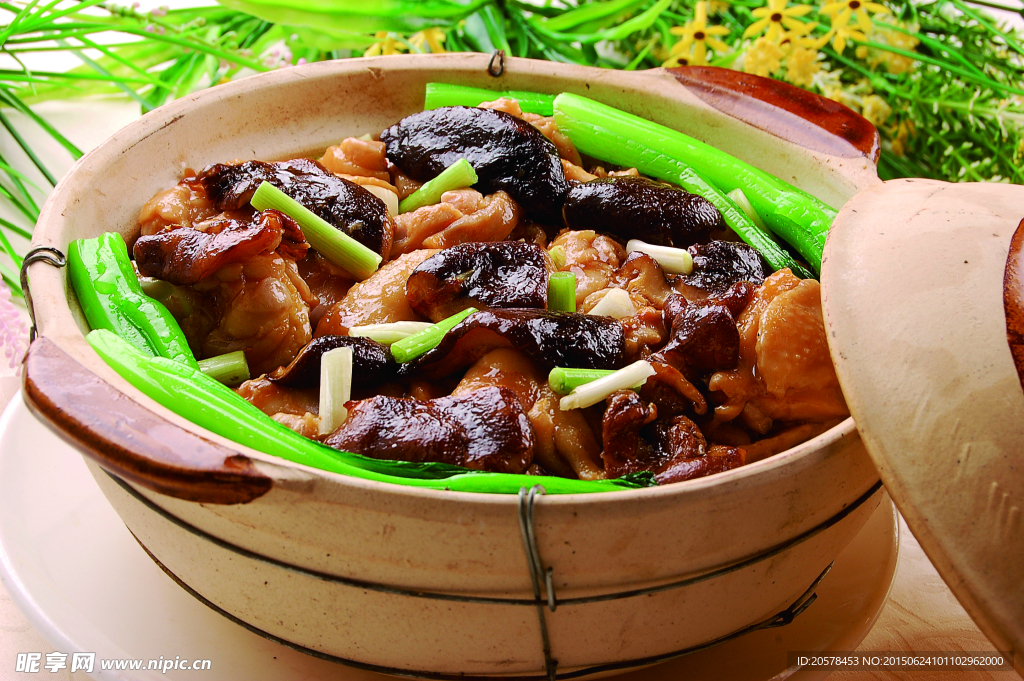 冬菇滑鸡煲仔饭