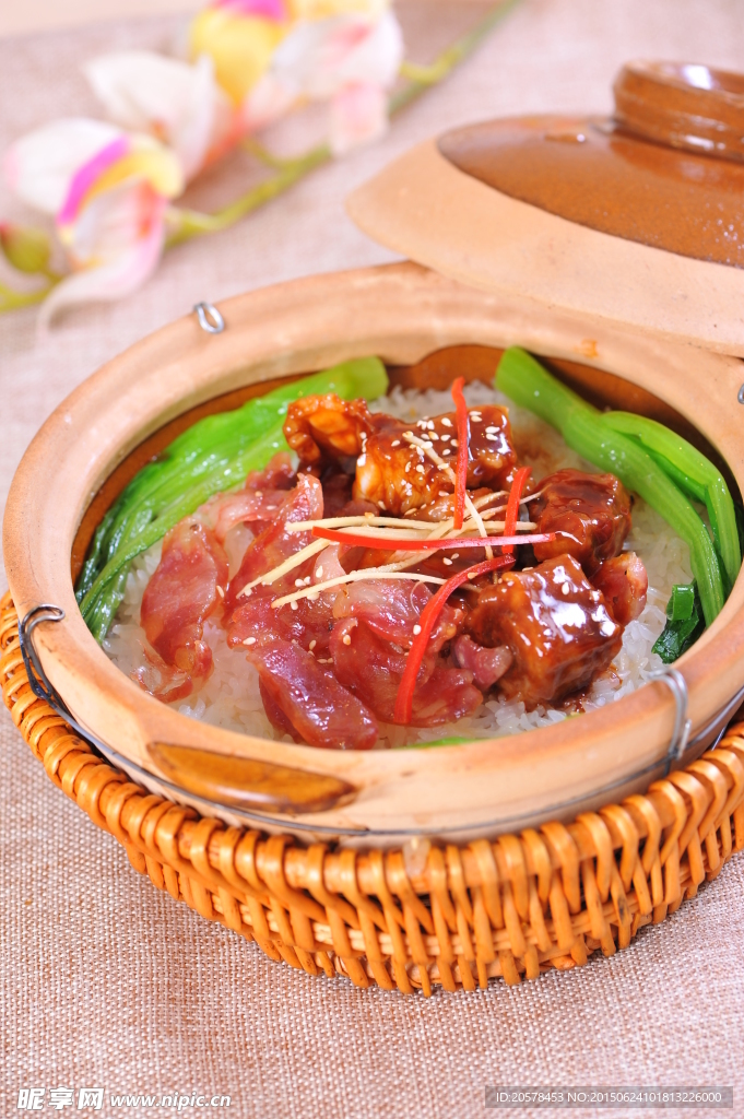 腊肠排骨煲仔饭