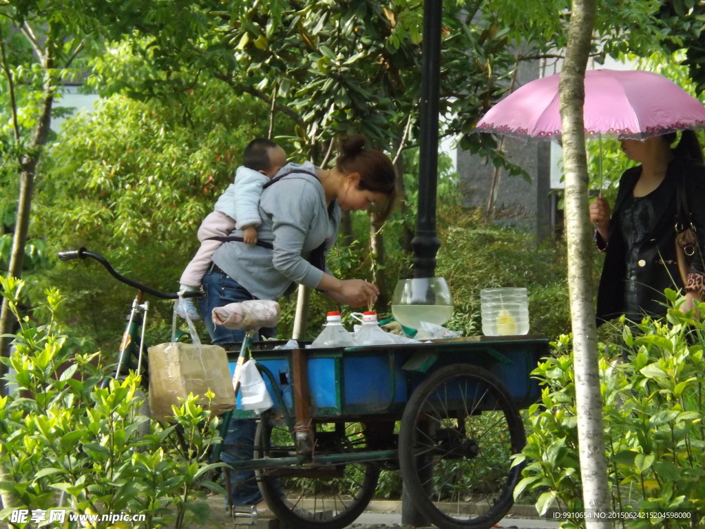 母亲与小孩