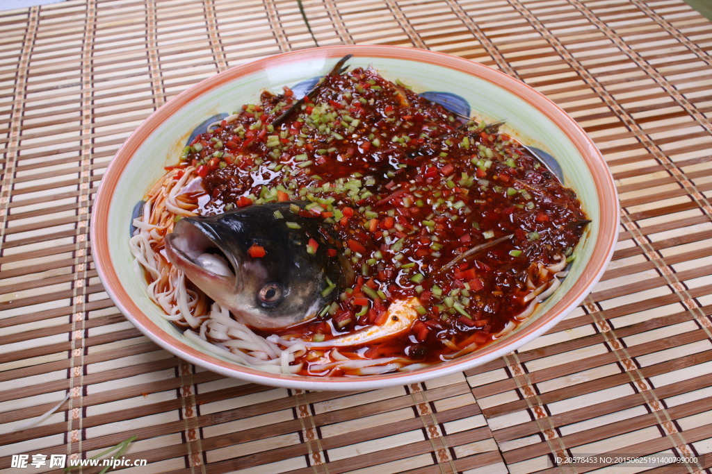 风味鱼头烩面