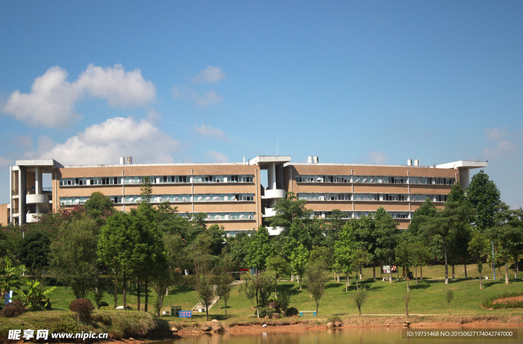 龙岩学院