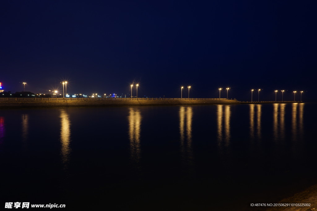 日照海边夜景