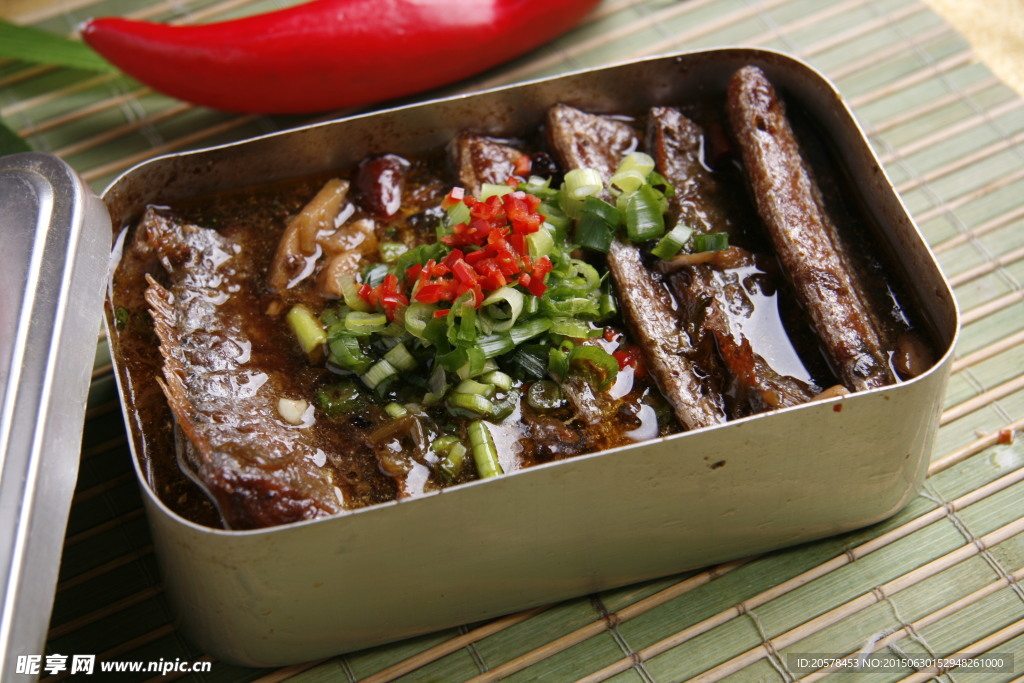 盒饭蒸刀鱼