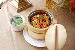 芹菜牛肉丝木桶饭