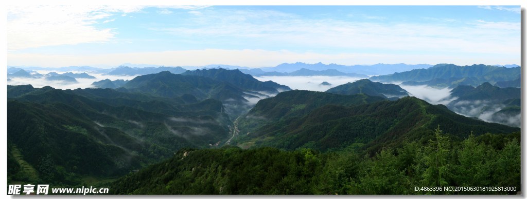 云雾山峰景观