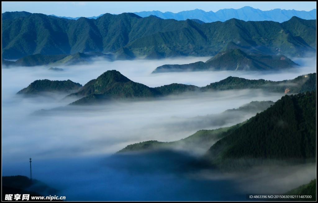 云雾山峰景观
