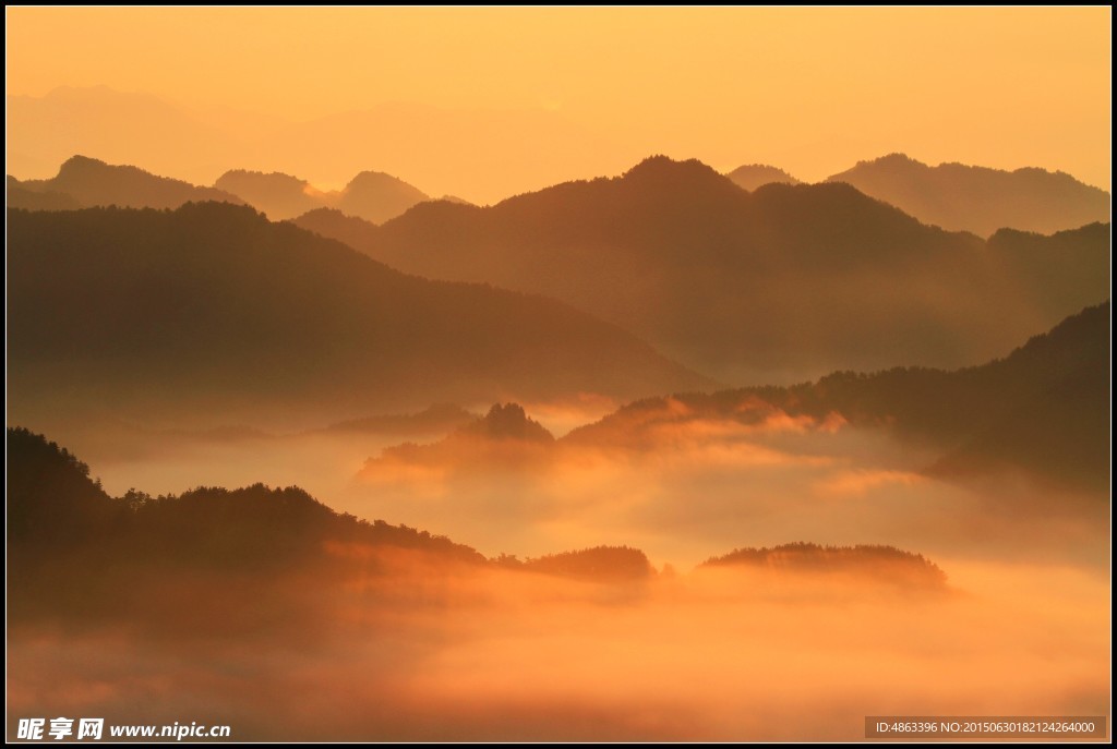 云雾山峰景观
