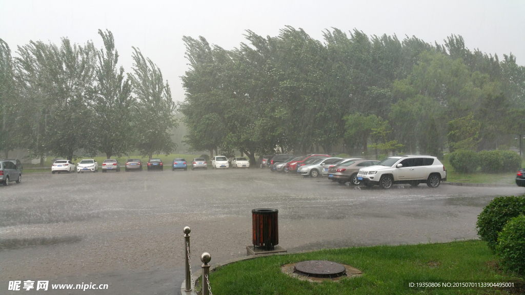 夏天午后的大雨