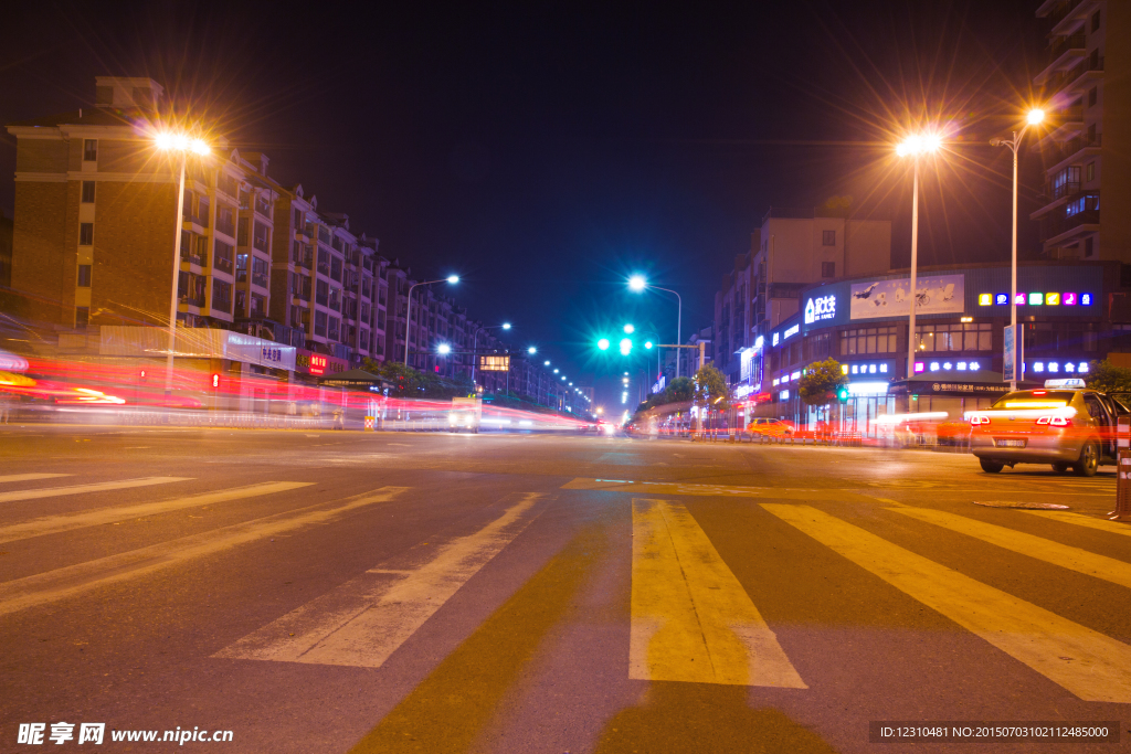 夜景 路口车流