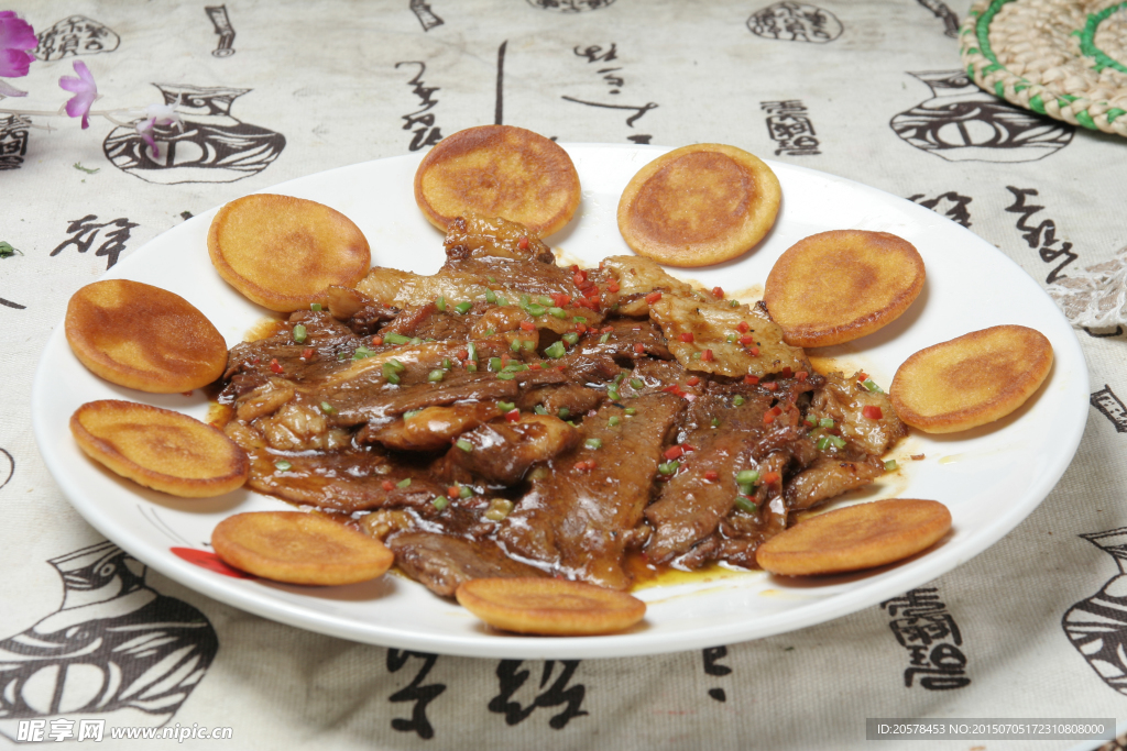 小饼扒胸口