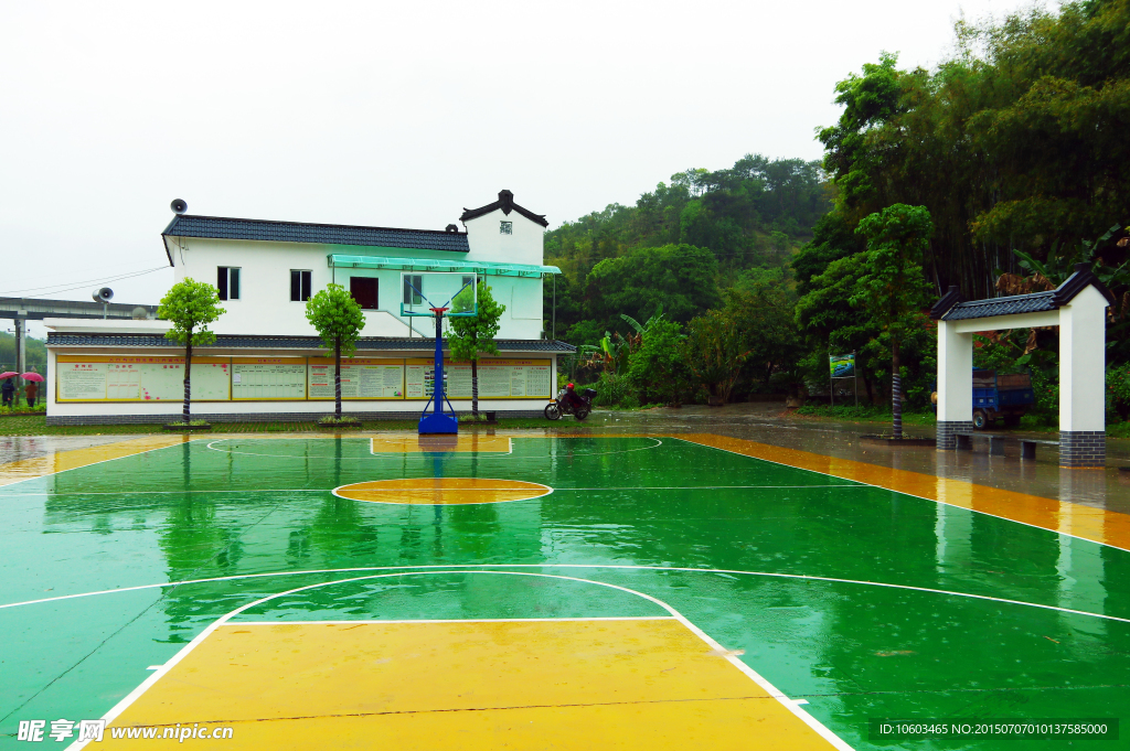 美丽乡村 雨雾广场