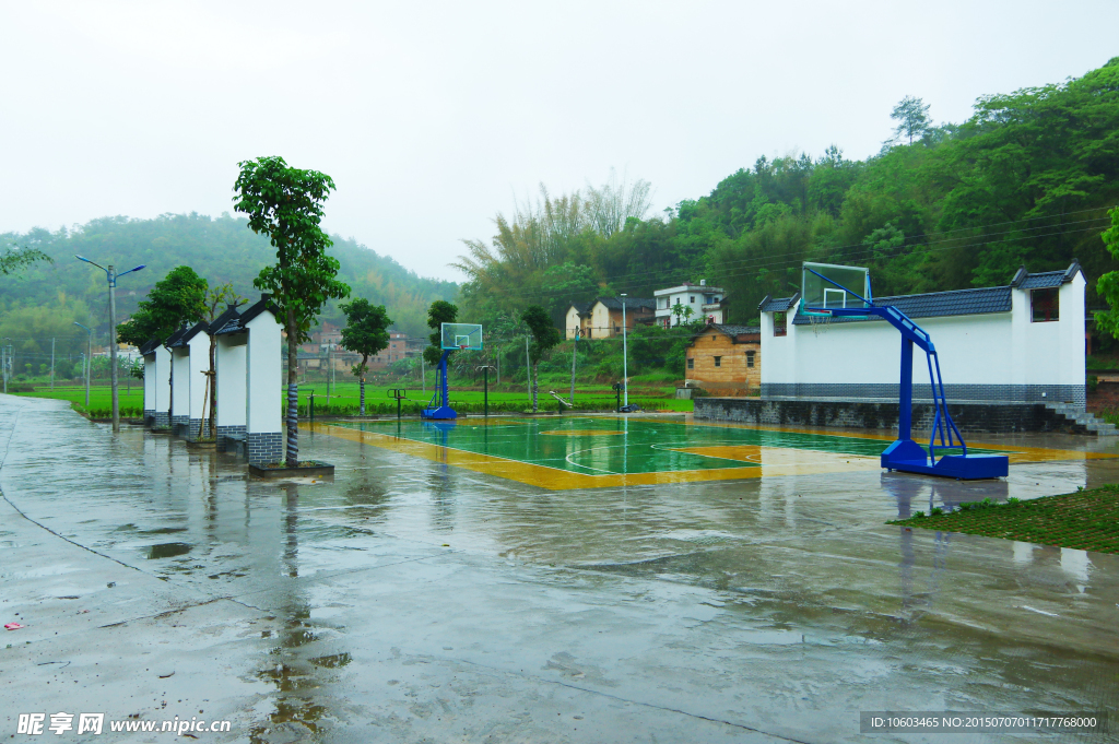 美丽乡村 雨雾蒙蒙