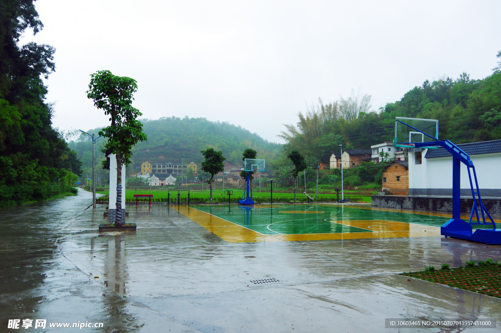 雨雾乡村 西洋建筑