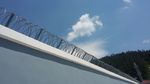 围墙上的天空
