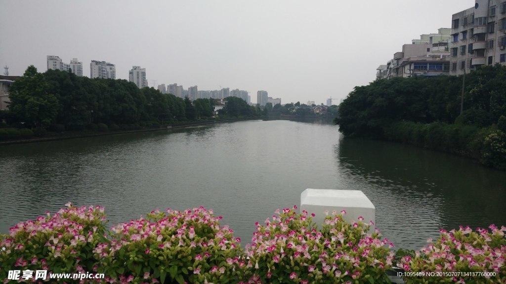 小河