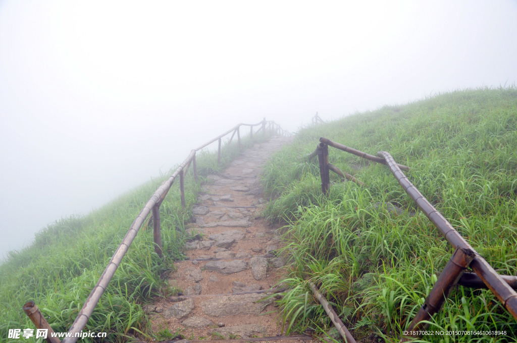 江西武功山道路