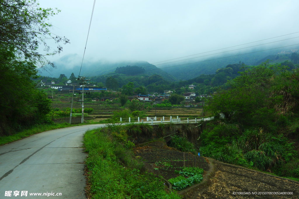 乡村清晨 明山烟雨